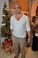 at Zoya Christmas special hosted by Nisha Jamwal in Kemps Corner, Mumbai on 20th Dec 2012 (140).JPG
